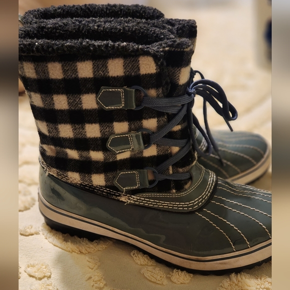 Skechers Shoes - Skechers Highlanders Waterproof Plaid Boot Size 9.5